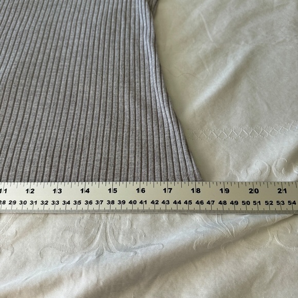 Paraphrase Women's Short Sleeve Gray Ribbed T-Shirt Stretch Button Accents - Picture 9 of 10